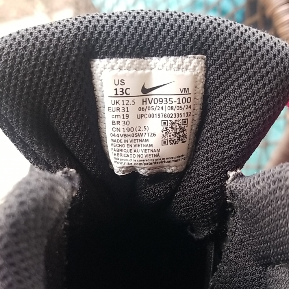 Nike Kids Black and Pink Sneakers - Picture 2 of 11